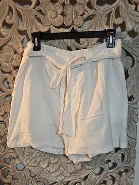 YFB Women’s White Tie-Waist Button Front Shorts